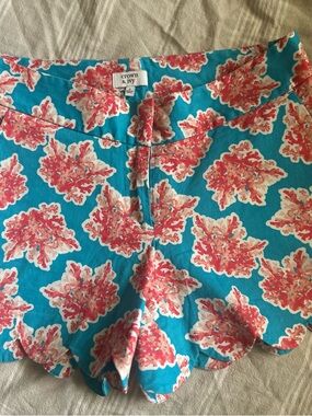 Crown & Ivy Teal Scallop Hem Coral Print Women's Shorts